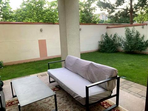 будинок за адресою Миколи Міхновського бульв. (Дружби Народів)