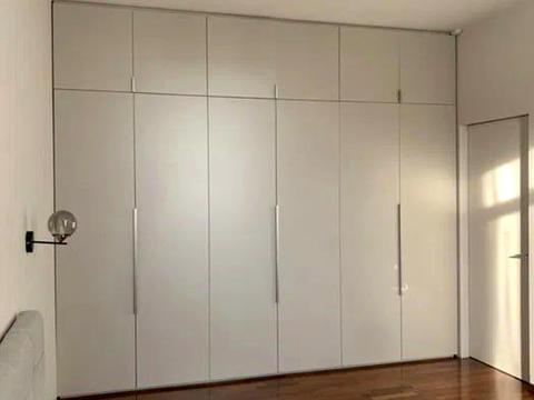 будинок за адресою Миколи Міхновського бульв. (Дружби Народів)