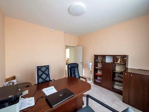 будинок за адресою Миколи Міхновського бульв. (Дружби Народів)