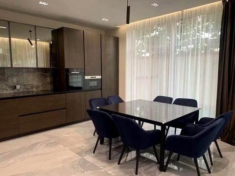 будинок за адресою Миколи Міхновського бульв. (Дружби Народів)