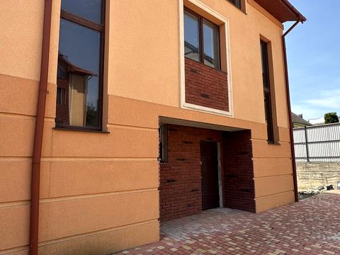 будинок за адресою Вишнева вул.