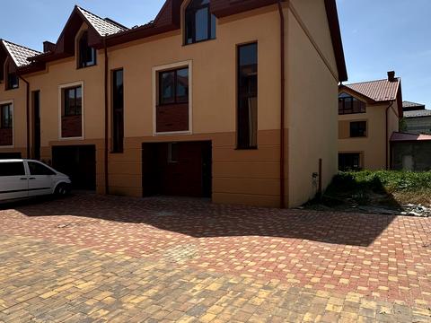 будинок за адресою Вишнева вул.