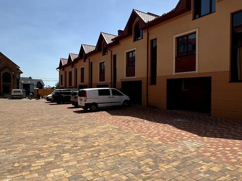 будинок за адресою Вишнева вул.