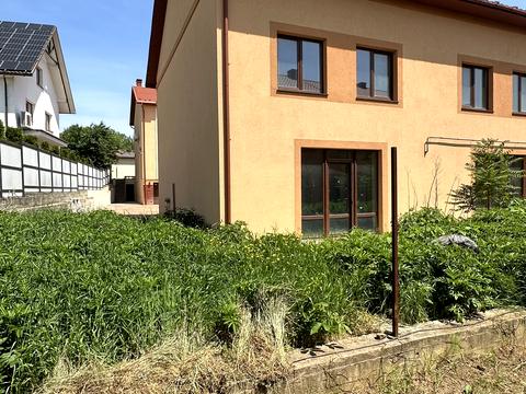 будинок за адресою Вишнева вул.