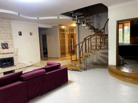 будинок за адресою с. Гатне, Квітнева вул., 6