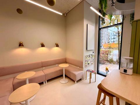 комерційна за адресою Салютна вул., 2к10