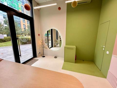 комерційна за адресою Салютна вул., 2к10