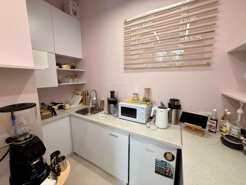 комерційна за адресою Салютна вул., 2к10