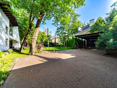 будинок за адресою Київ, Патріарха Володимира Романюка вул. (Жовтнева)