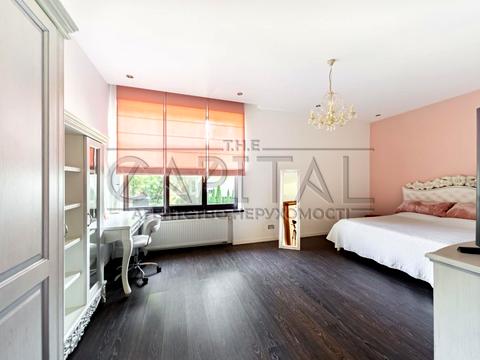 будинок за адресою Київ, Патріарха Володимира Романюка вул. (Жовтнева)