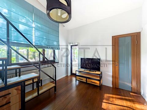 будинок за адресою Київ, Патріарха Володимира Романюка вул. (Жовтнева)