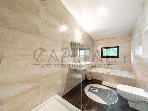 будинок за адресою Київ, Патріарха Володимира Романюка вул. (Жовтнева)