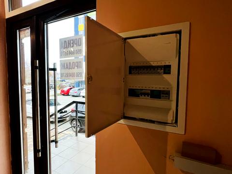 комерційна за адресою вул Вишнева, 37