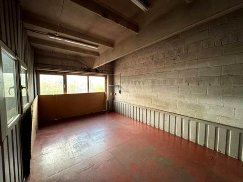 комерційна за адресою Пухівська вул., 15