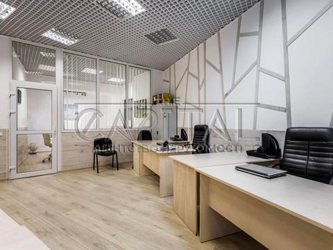 комерційна за адресою Євгена Коновальця вул. (Щорса), 36д