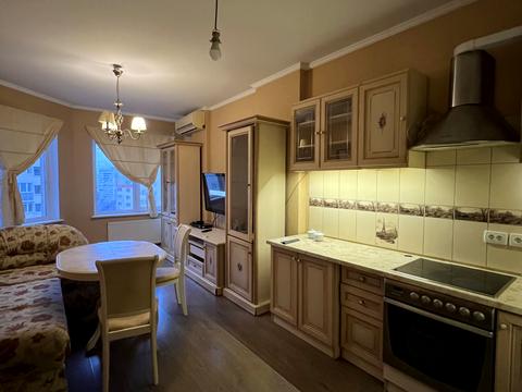 квартира за адресою Гранітна вул., 1