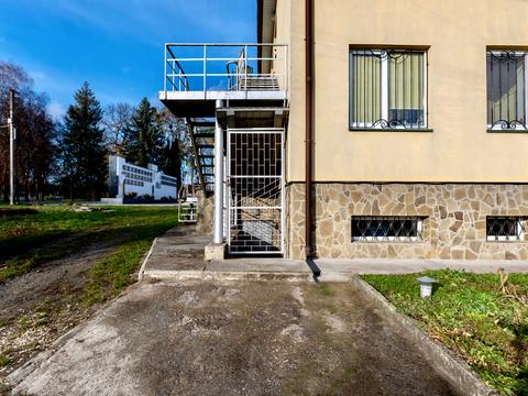 коммерческая по адресу  пер., 30