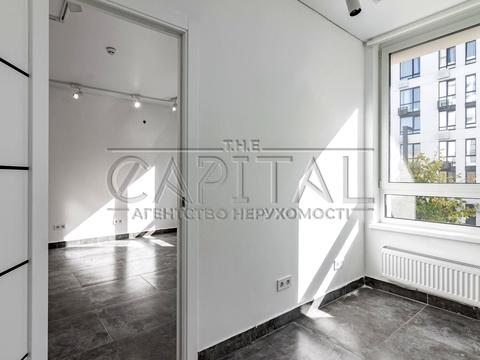 комерційна за адресою Салютна вул., 2-Б