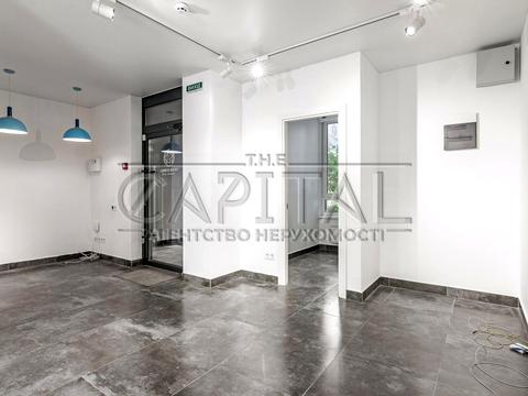 комерційна за адресою Салютна вул., 2-Б