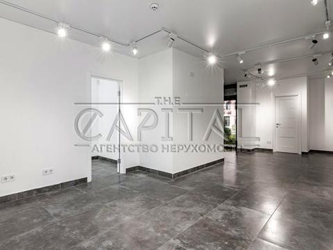 комерційна за адресою Салютна вул., 2-Б