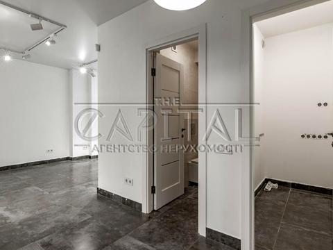 комерційна за адресою Салютна вул., 2-Б