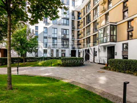 комерційна за адресою Салютна вул., 2-Б