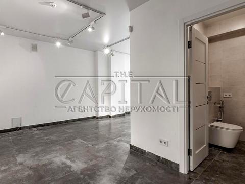 комерційна за адресою Салютна вул., 2-Б