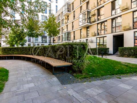 комерційна за адресою Салютна вул., 2-Б