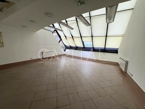 комерційна за адресою Лесі Українки бульв., 30-А