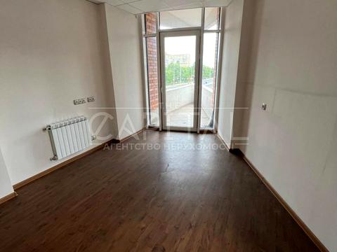 комерційна за адресою Лесі Українки бульв., 30-А