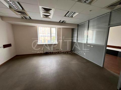 комерційна за адресою Лесі Українки бульв., 30-А