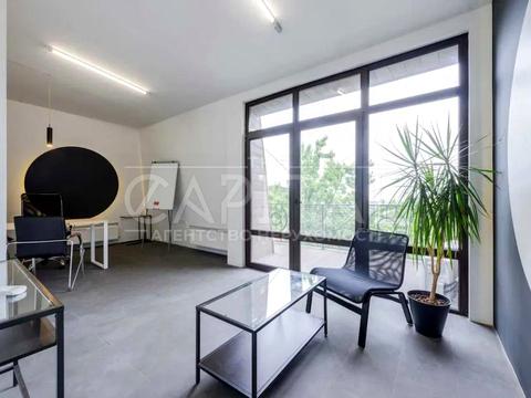 комерційна за адресою Воздвиженська вул., 51