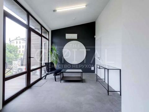 комерційна за адресою Воздвиженська вул., 51