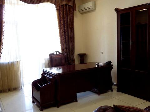 комерційна за адресою Інститутська вул., 17/5