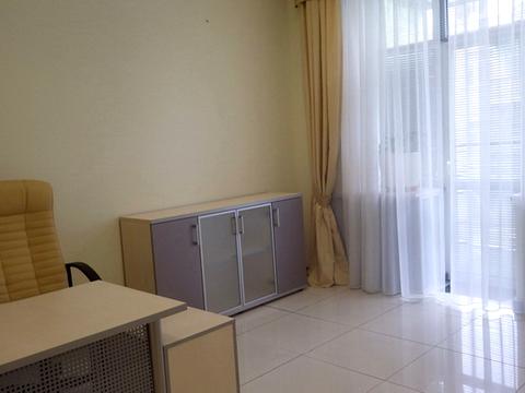 комерційна за адресою Інститутська вул., 17/5