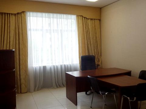 комерційна за адресою Інститутська вул., 17/5