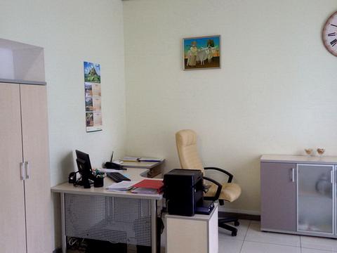 комерційна за адресою Інститутська вул., 17/5