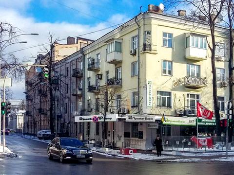 комерційна за адресою Інститутська вул., 17/5