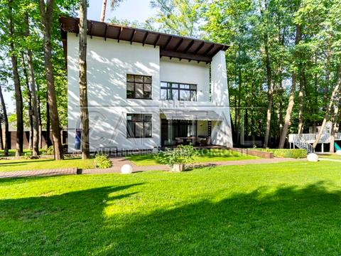 дом по адресу Патріарха Володимира Романюка ул. (Жовтнева)