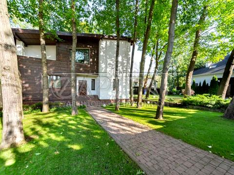 дом по адресу Патріарха Володимира Романюка ул. (Жовтнева)