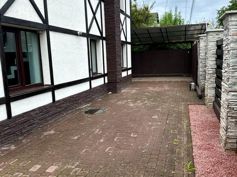 будинок за адресою Богатирська вул., 10