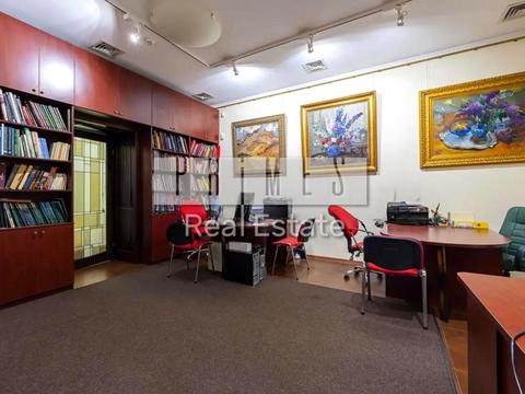 комерційна за адресою Кудрявська вул., 8-А