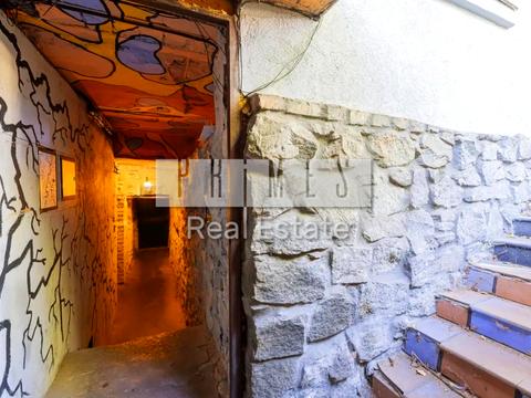 комерційна за адресою Кудрявська вул., 8-А