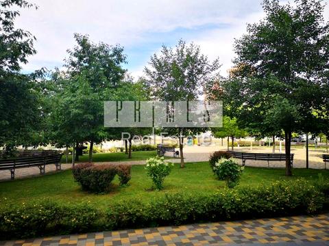 комерційна за адресою Дніпровська набережна вул., 14