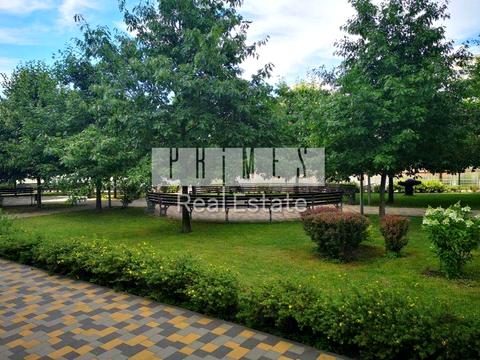 комерційна за адресою Дніпровська набережна вул., 14