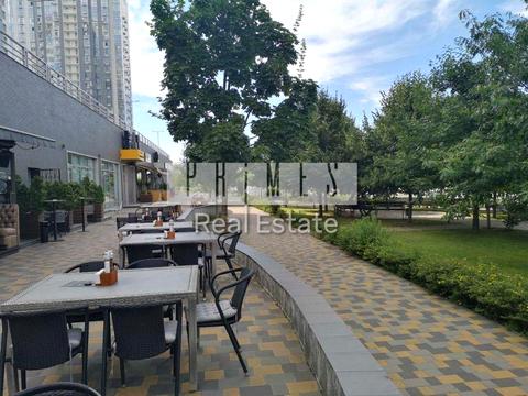 комерційна за адресою Дніпровська набережна вул., 14