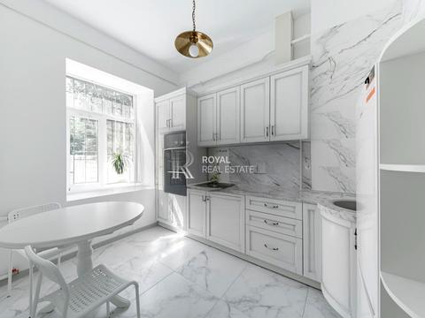 комерційна за адресою Круглоуніверситетська вул., 22