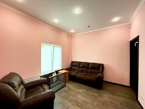 комерційна за адресою Вахтанга Кікабідзе вул. (Булгакова), 12