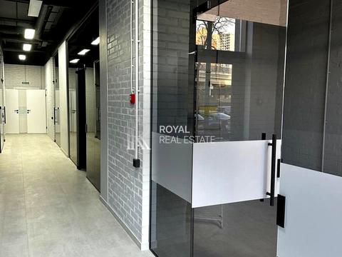 коммерческая по адресу Любомира Гузара просп. (Космонавта Комарова), 15а