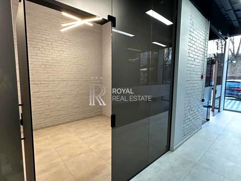 коммерческая по адресу Любомира Гузара просп. (Космонавта Комарова), 15а